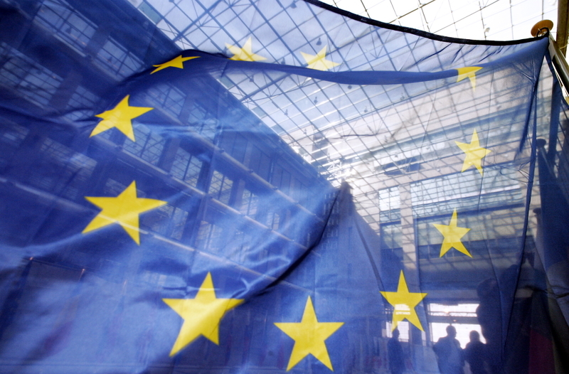 (FILES) A photo taken on March 22, 2006 shows European flags at the EU headquarters in Brussels . The crisis-torn European Union will win this year's Nobel Peace Prize, the usually well-informed Norwegian public broadcaster NRK reported an hour before the widely anticipated announcement on October 12, 2012. AFP PHOTO/GERARD CERLES